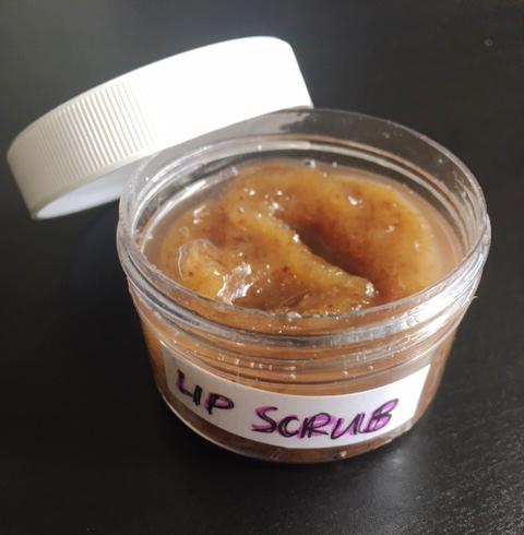 DIY Easy, All-Natural Lip Scrub